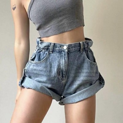 高腰卷边牛仔短裤