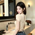 后背抽绳镂空短款上衣