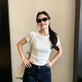 纯色圆领短款上衣