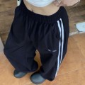 两条杠条撞色直筒长裤