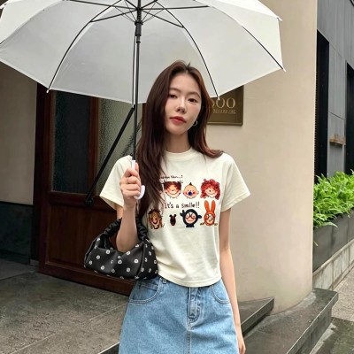 奶黄色卡通短款上衣