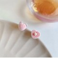 粉嫩水蜜桃不对称耳环