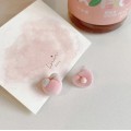 粉嫩水蜜桃不对称耳环