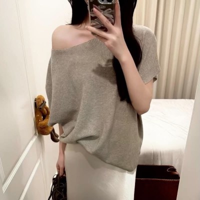 慵懒斜肩针织短袖上衣