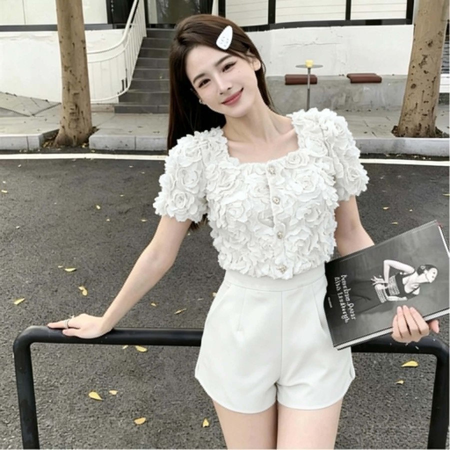 Floral cropped top + high-waisted shorts set Floral cropped top + high-waisted shorts set