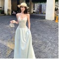 浅青色蕾丝拼接吊带长裙