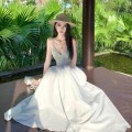 浅青色蕾丝拼接吊带长裙