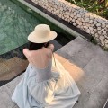 浅青色蕾丝拼接吊带长裙