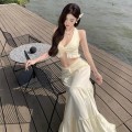 温柔奶白挂脖泳衣三件套